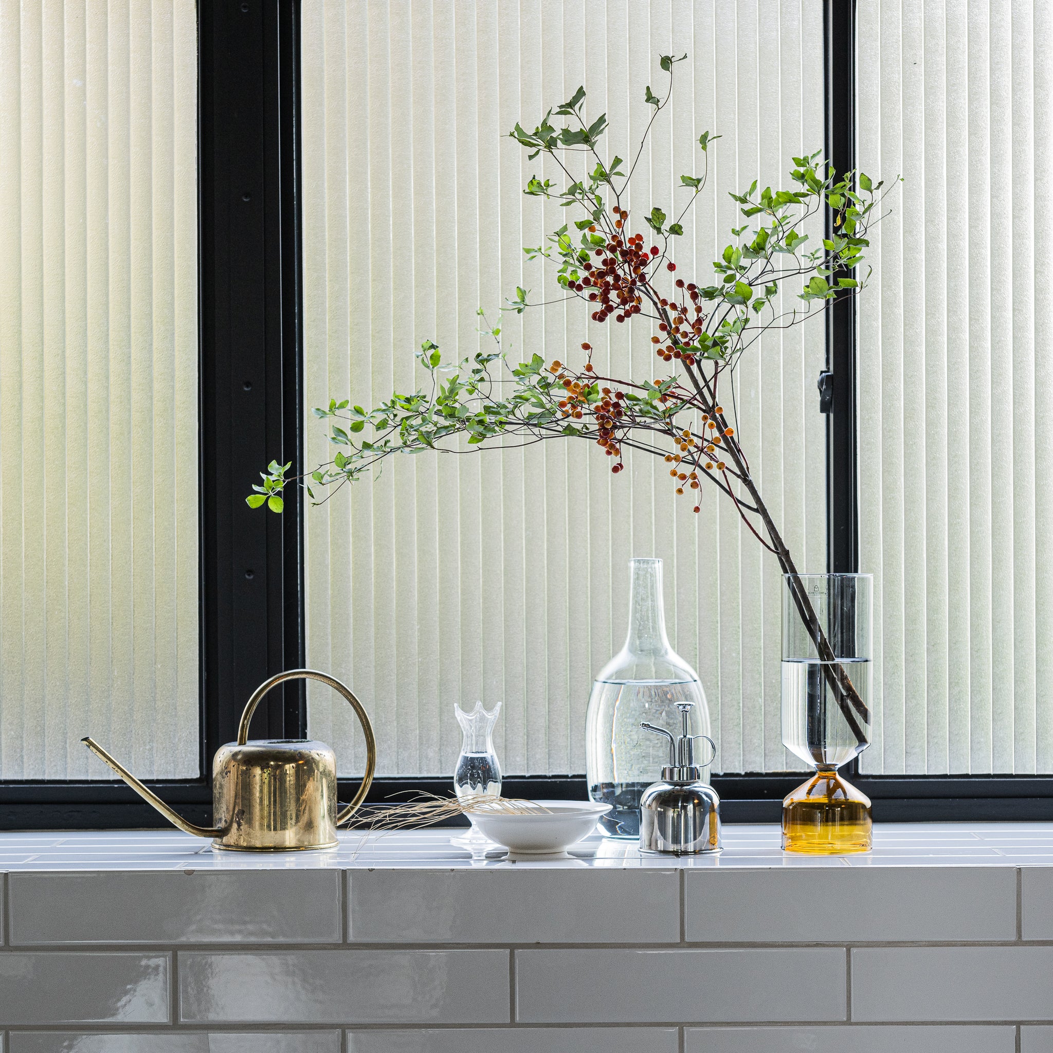 Bouquet Vase ｜ バイカラーとフォルムが目を奪う枝もの花器