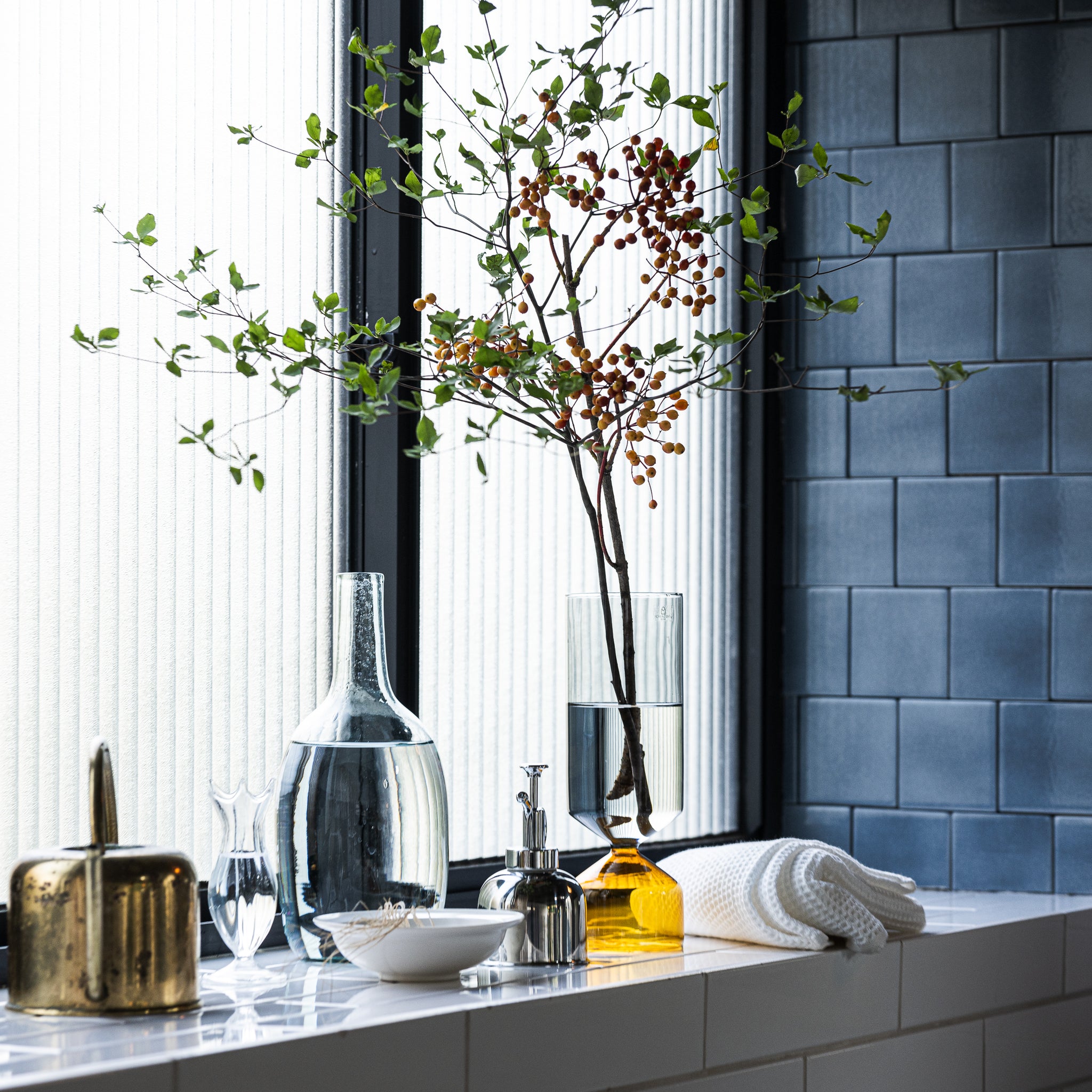 Bouquet Vase ｜ バイカラーとフォルムが目を奪う枝もの花器