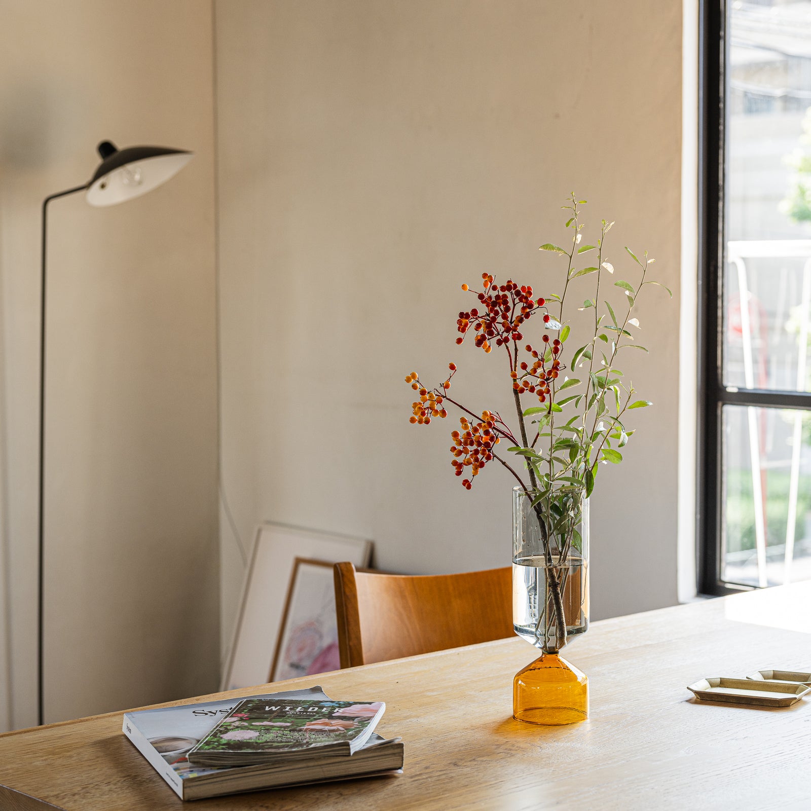 Bouquet Vase ｜ バイカラーとフォルムが目を奪う枝もの花器