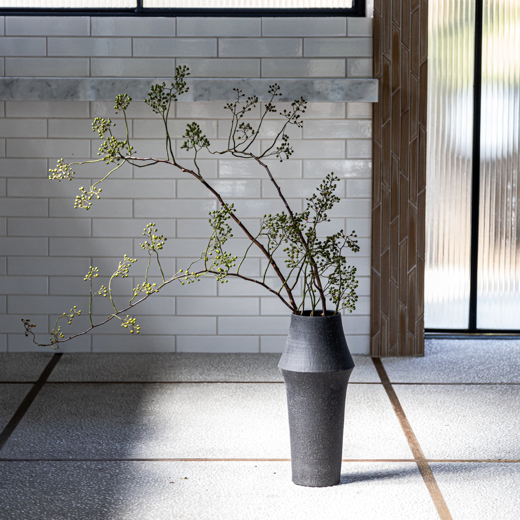 SHIRAKABA ｜ シルエットと陰影が美しい枝もの花器