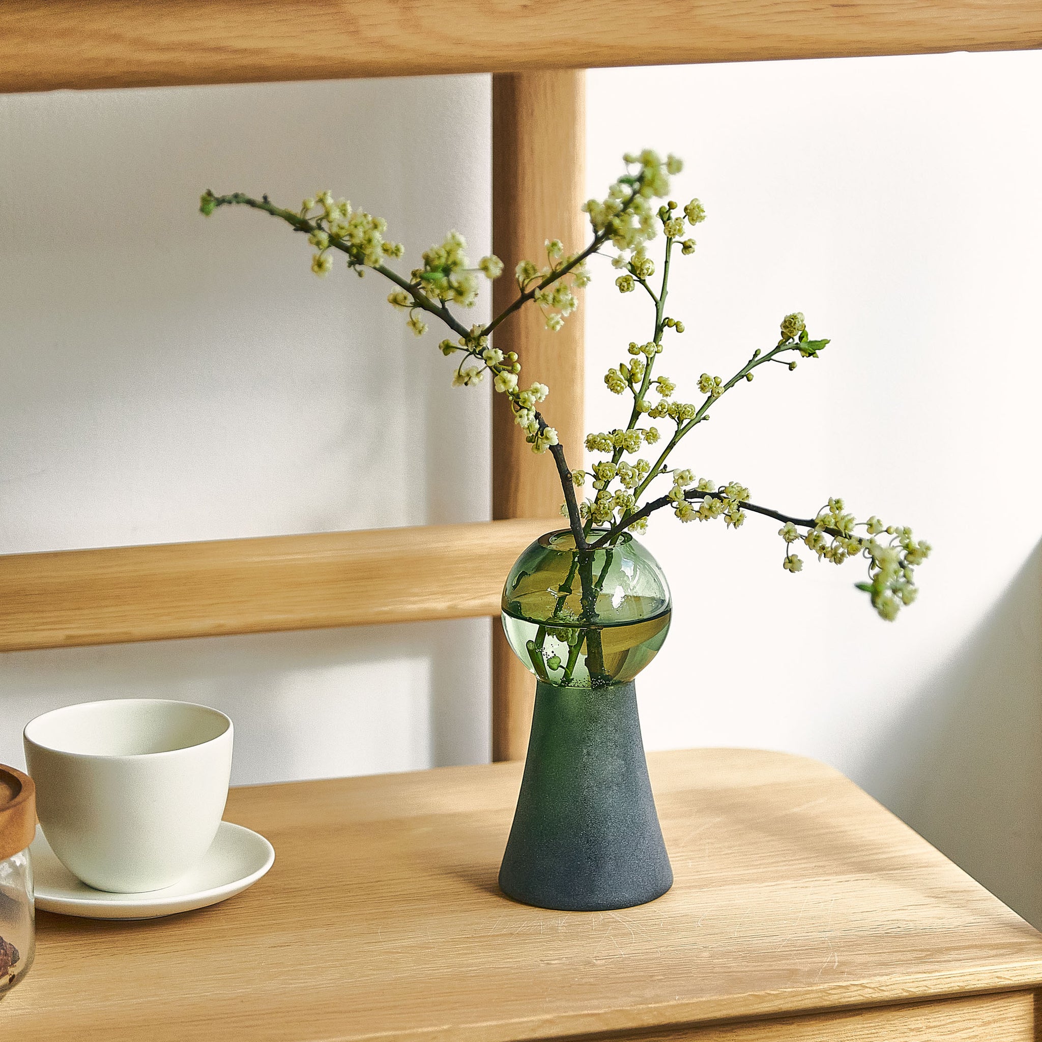 ICON ｜ アイコニックなシルエットのガラス花器