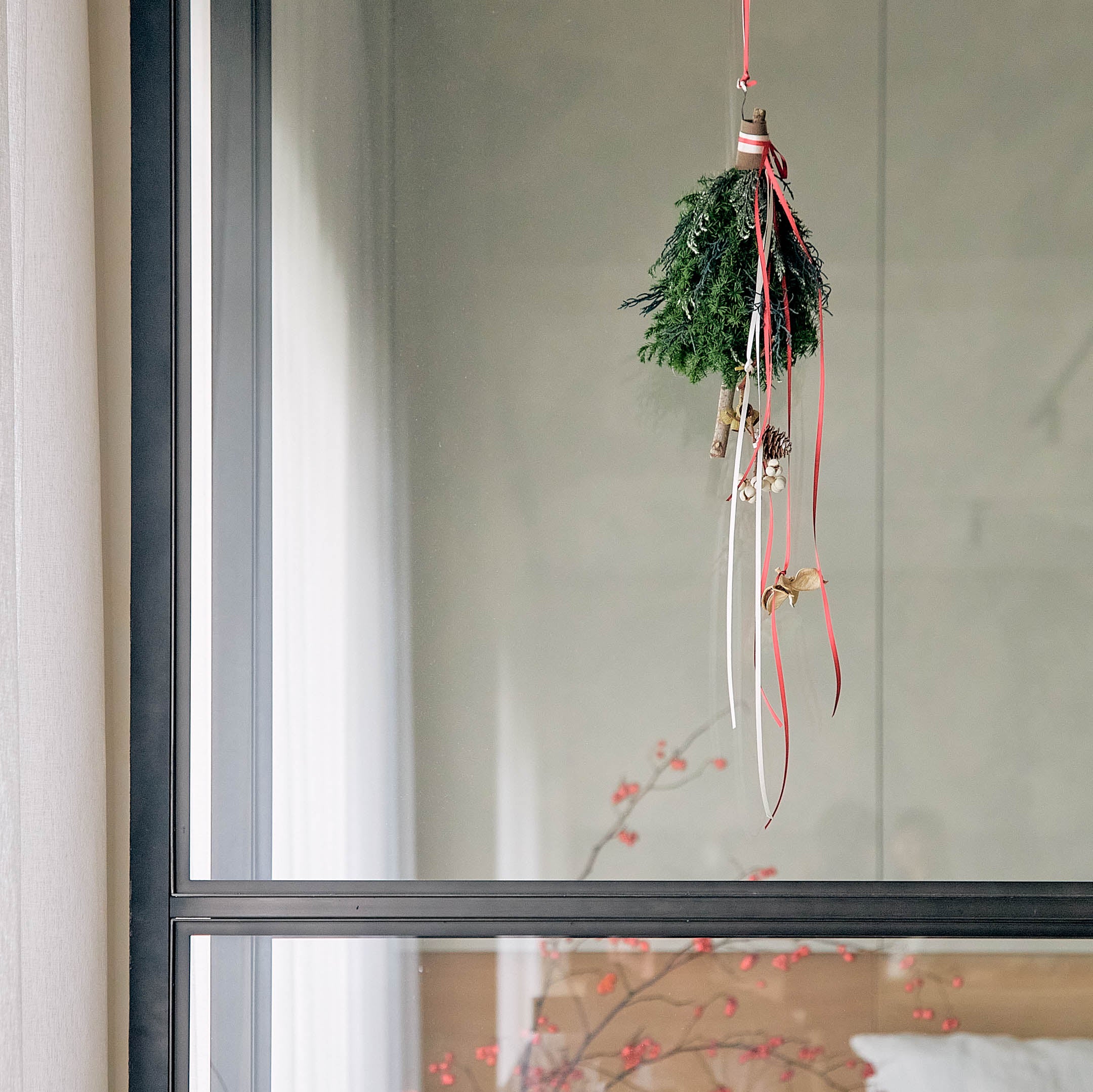 【受注販売】吊るして飾るハンギングアレンジメント（プリザーブド）