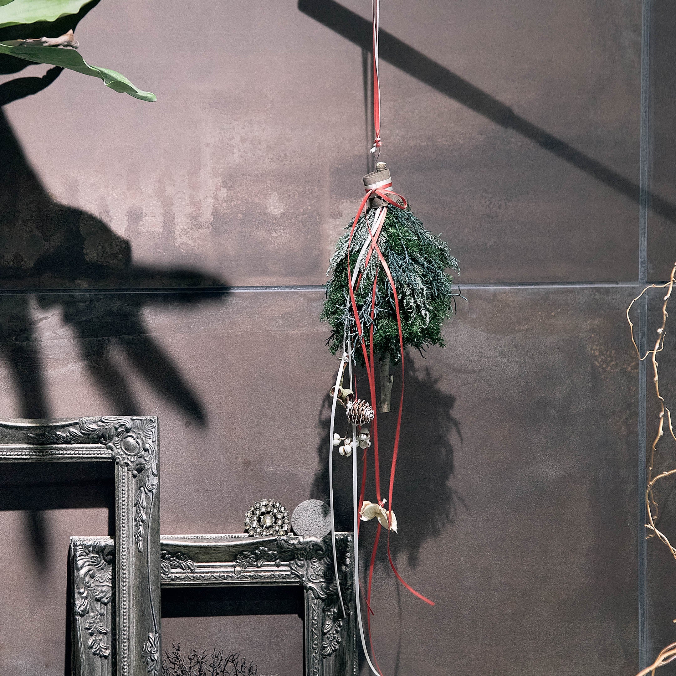 【受注販売】吊るして飾るハンギングアレンジメント（プリザーブド）