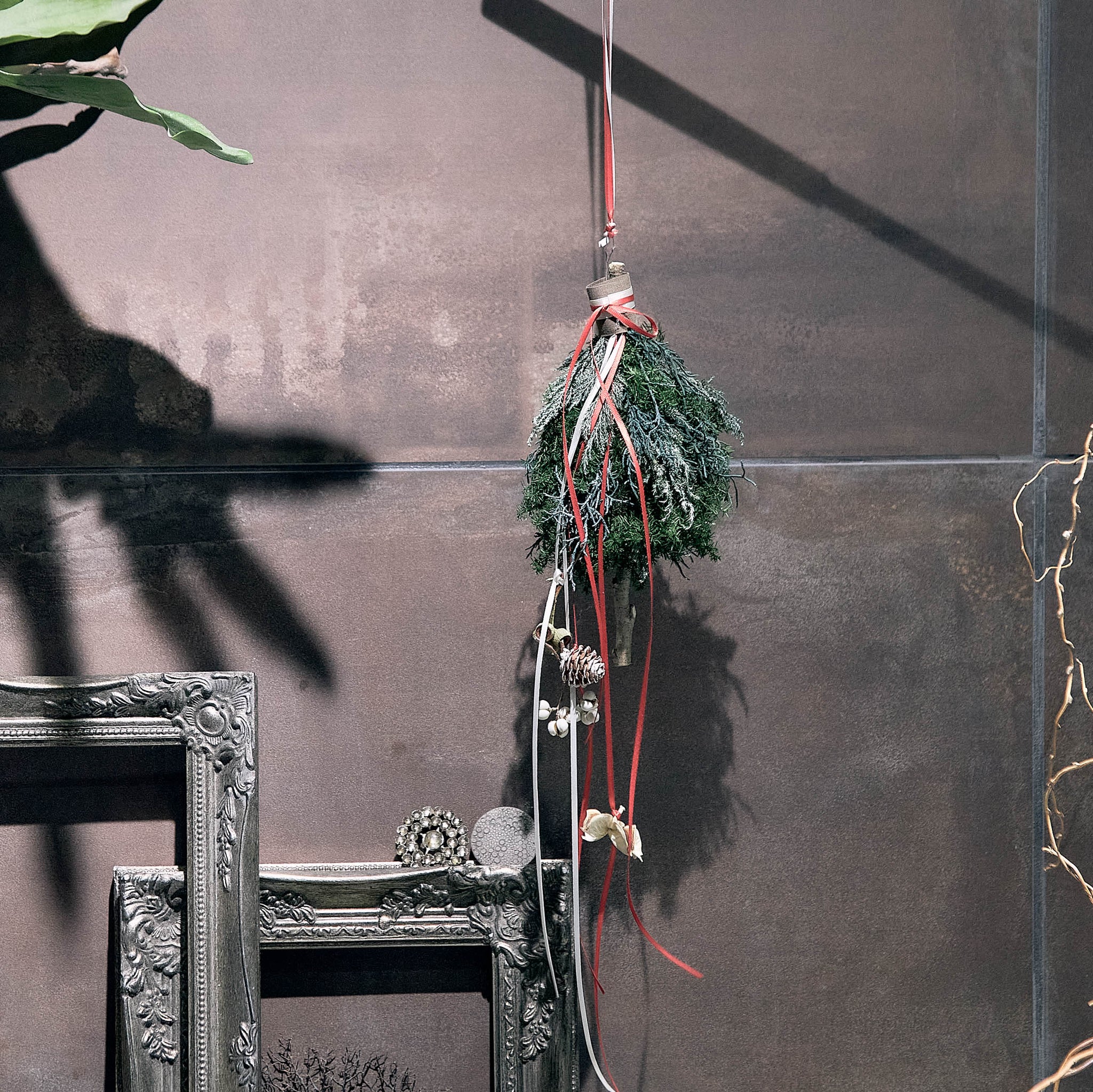 【受注販売】吊るして飾るハンギングアレンジメント（プリザーブド）