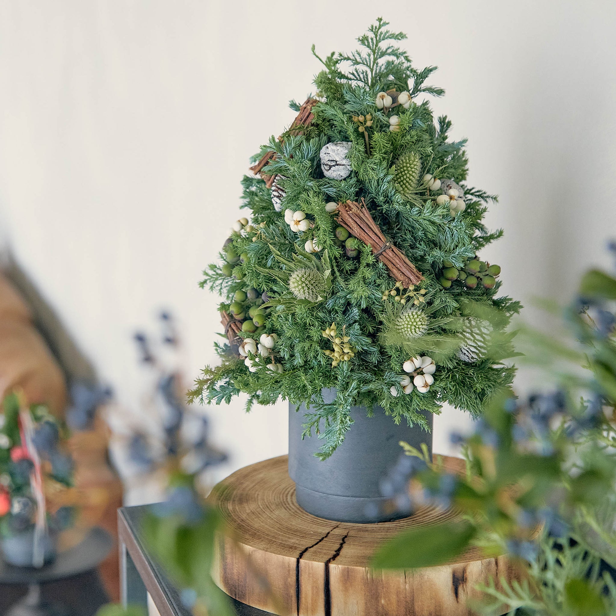 【受注販売】ナチュラル＆シックなスタンドミニツリー（生花）