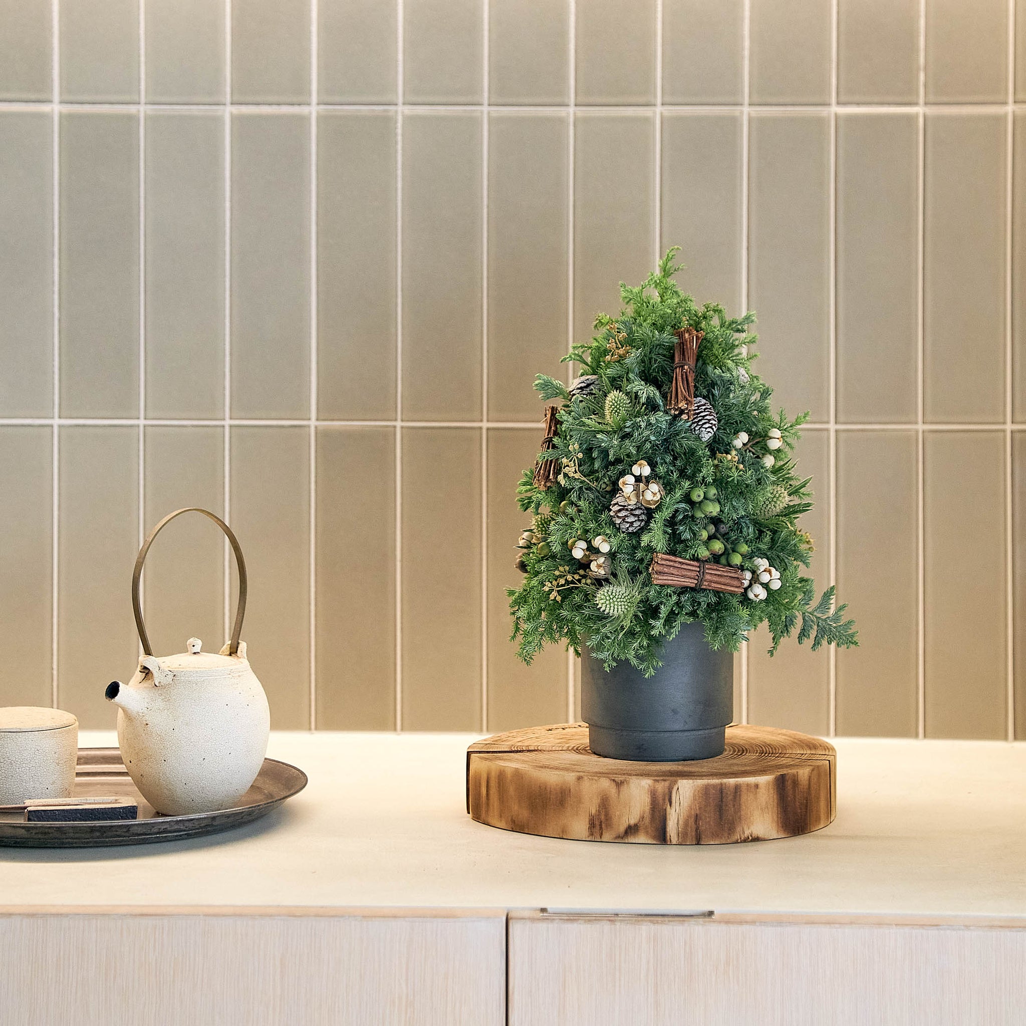 【受注販売】ナチュラル＆シックなスタンドミニツリー（生花）