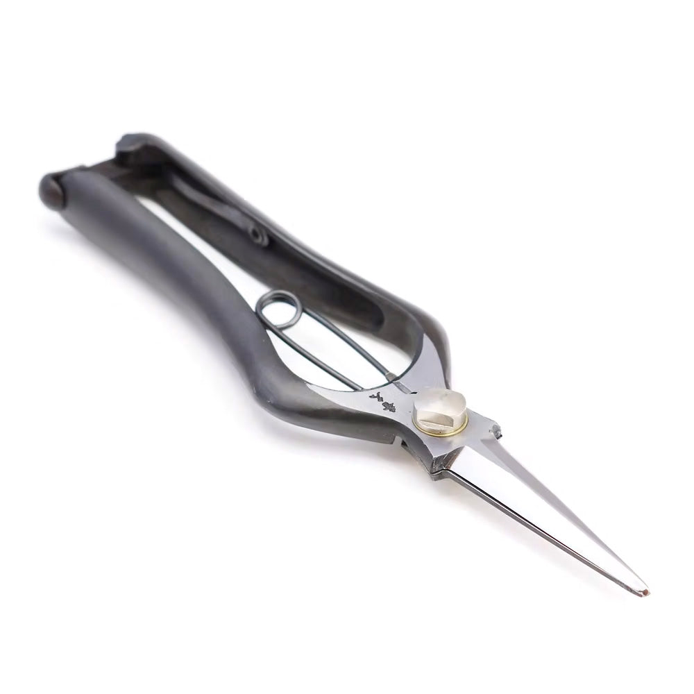 外山刃物 ｜ 細部まで自在に切れる芽切鋏