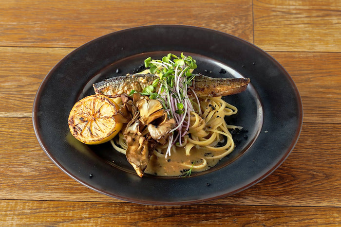 【季節のパスタ】秋刀魚と舞茸のレモンハーブパスタ