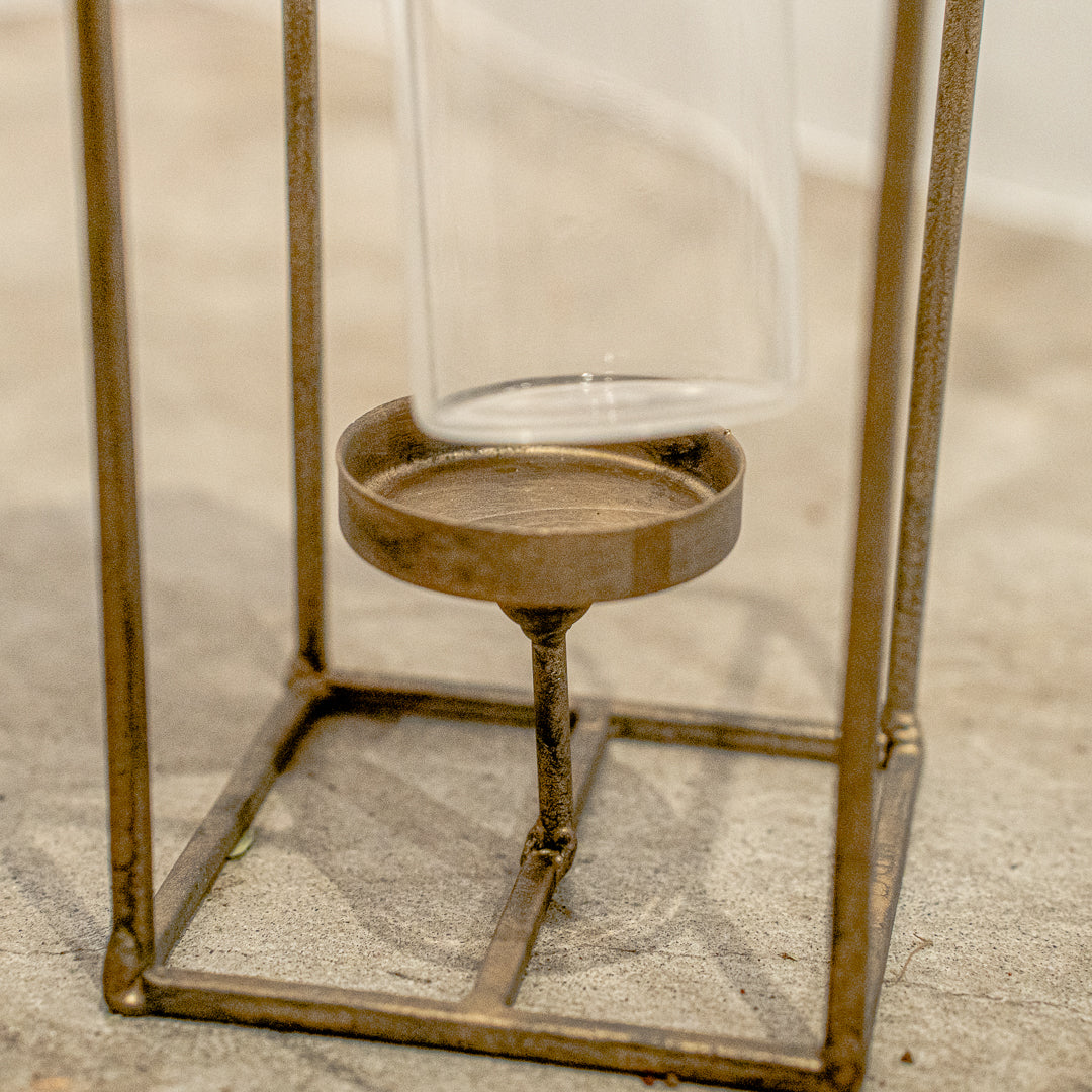 CUBE｜ 浮遊感のある無骨でミニマルな枝もの花器