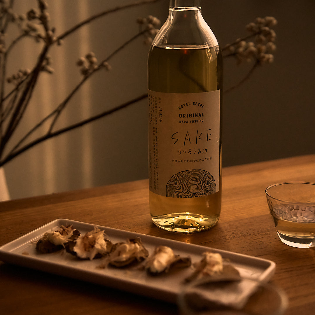 うつろうお酒といぶりがっこクリームチーズ鰹節かけの晩酌の様子