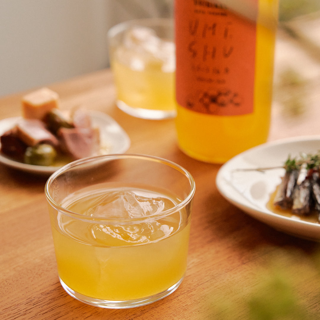 とろっと梅酒のロックグラス