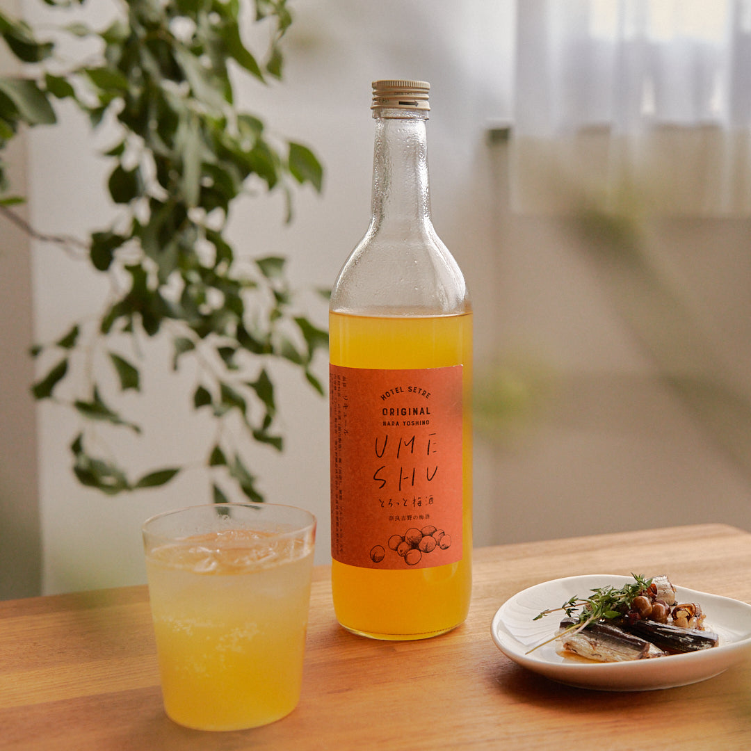 とろっと梅酒と梅酒のソーダ割りとオイルサーディンハーブのせ