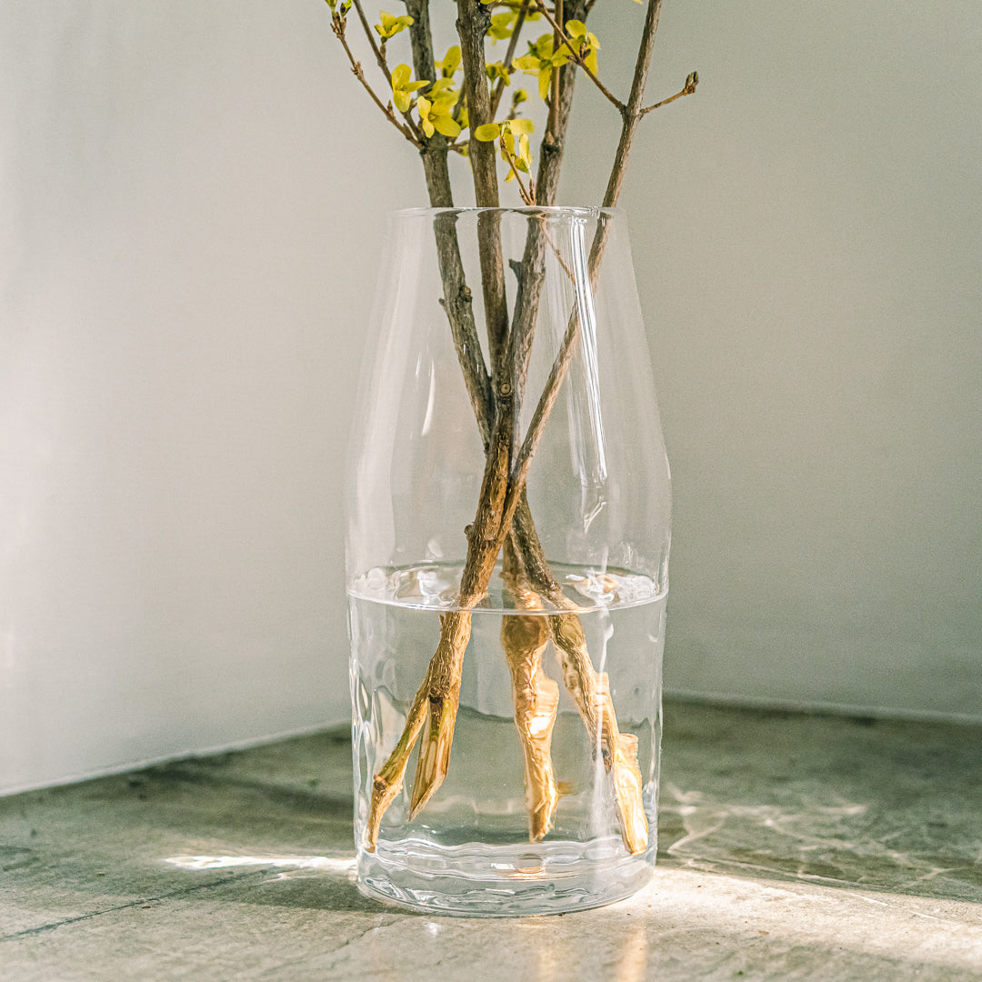 いとま ｜ ガラスと水がゆらめく枝もの花器