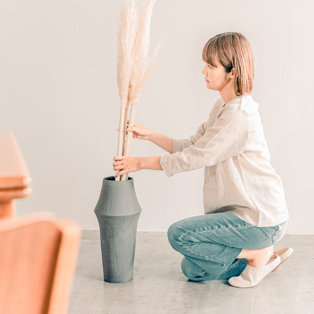 SHIRAKABA ｜ シルエットと陰影が美しい枝もの花器
