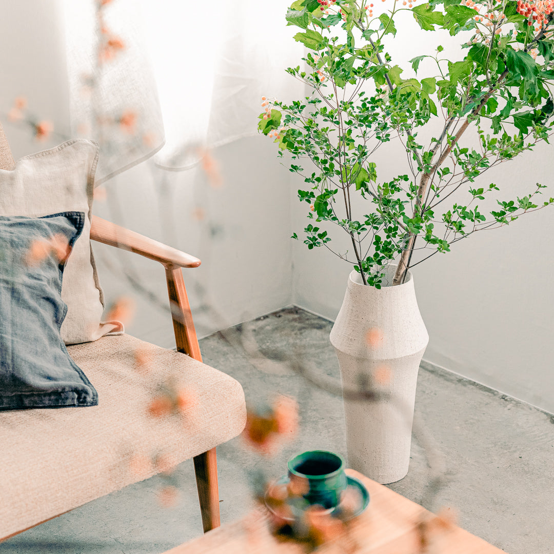 SHIRAKABA ｜ シルエットと陰影が美しい枝もの花器