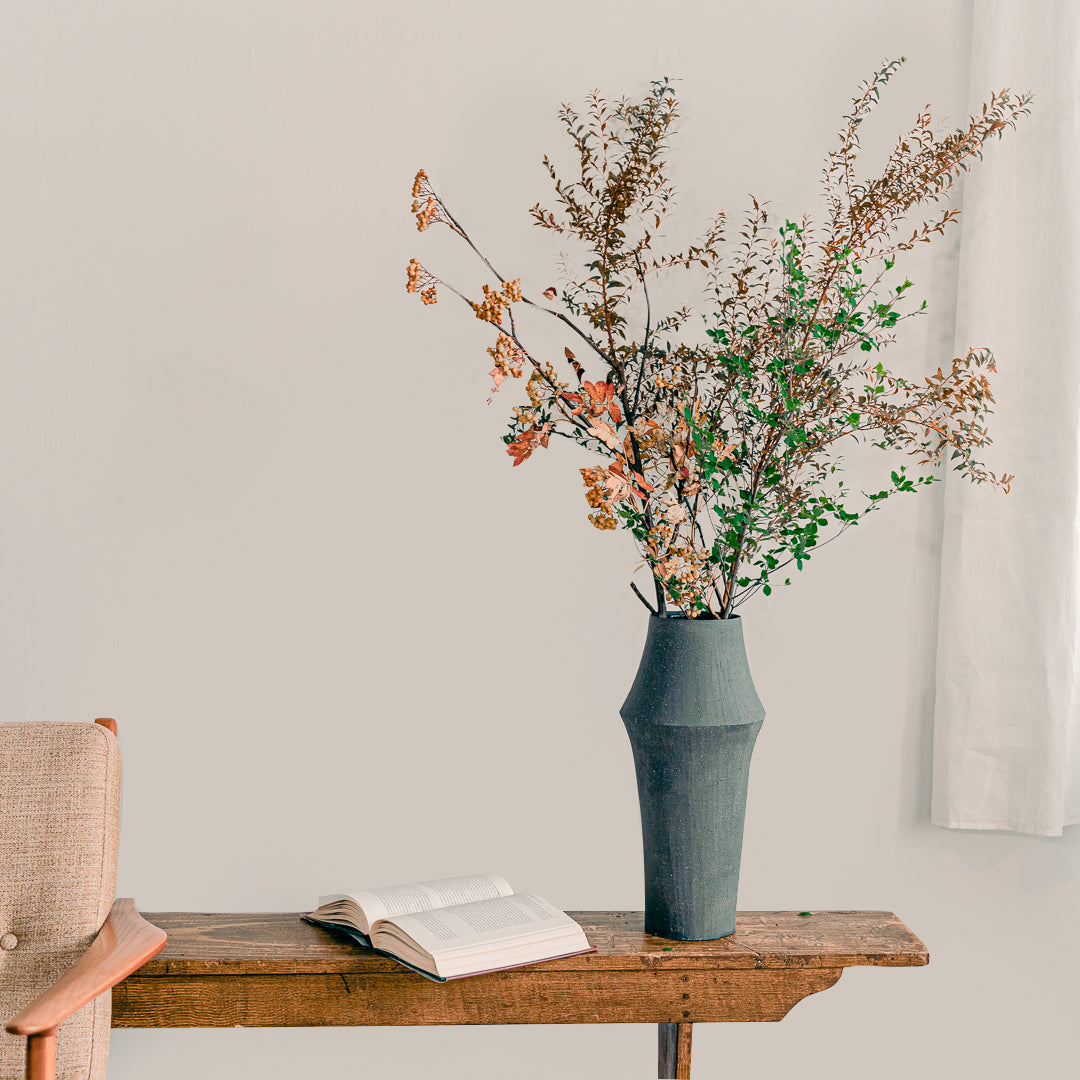 SHIRAKABA ｜ シルエットと陰影が美しい枝もの花器