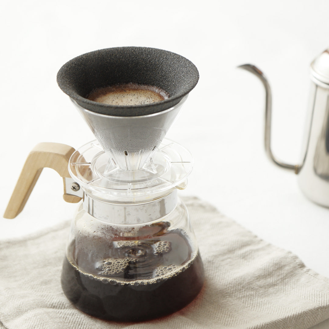 セラフィルターでコーヒーを淹れている